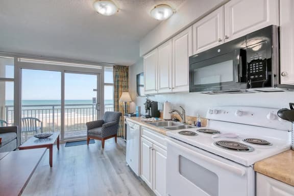 HS-0209 Oceanfront | Walk-In Garage | Step-Free